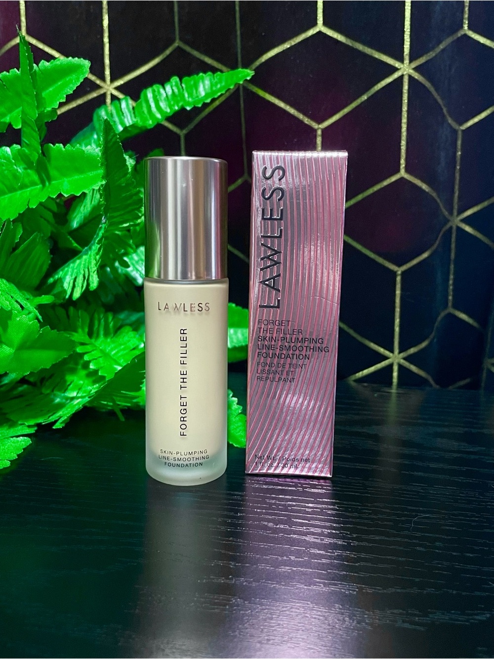 LAWLESS Skin-Plumping Line Smoothing Foundation - Fair 4L